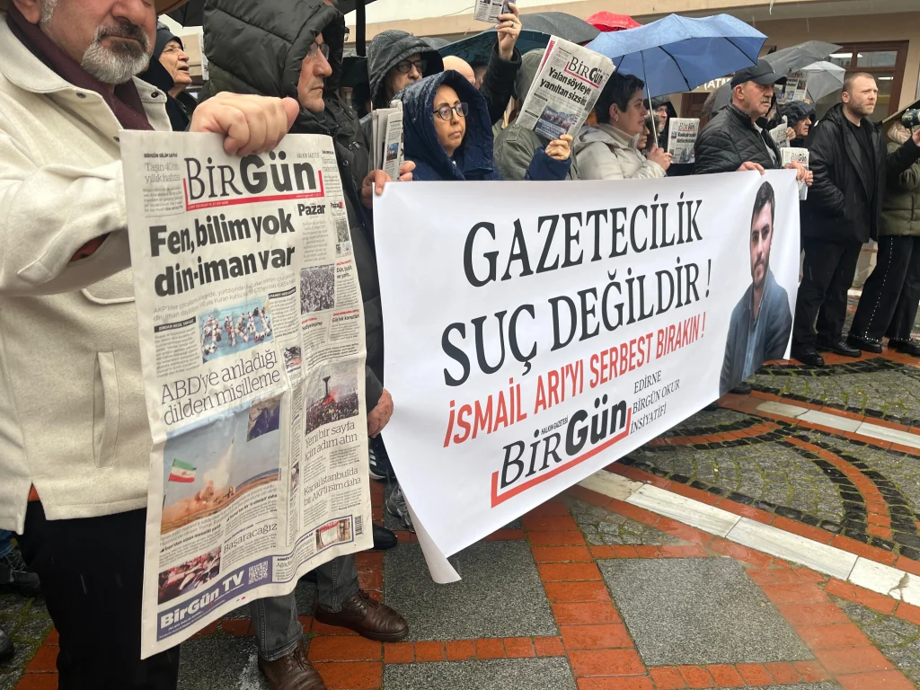 Edirne'de gazeteci İsmail Arı'ya destek açıklaması 