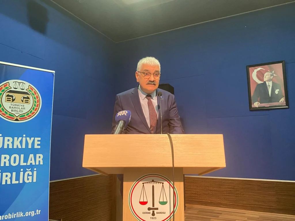 Türk Mühendis ve Mimarlar Odaları Birliği (TMMOB) Edirne İl Koordinasyon Kurulu (İKK), su krizine ve kaynakların yönetimine dikkat çekmek amacıyla “Edirne’nin Su Kaynakları ve Yönetimi” panelini düzenledi. 