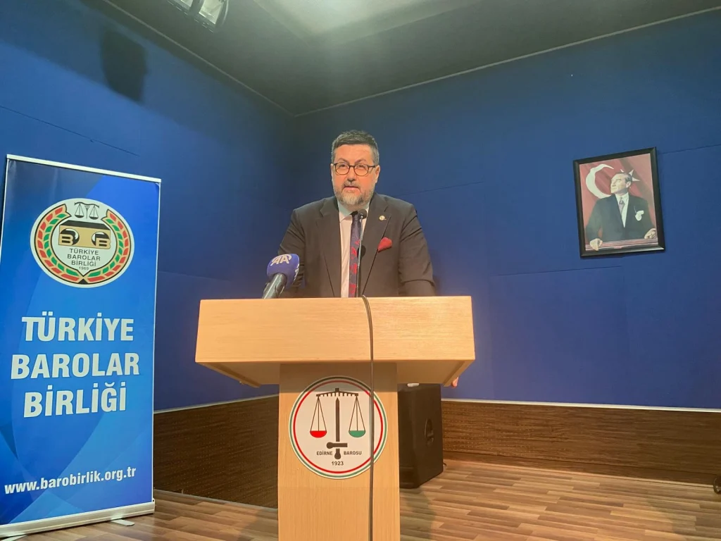 Türk Mühendis ve Mimarlar Odaları Birliği (TMMOB) Edirne İl Koordinasyon Kurulu (İKK), su krizine ve kaynakların yönetimine dikkat çekmek amacıyla “Edirne’nin Su Kaynakları ve Yönetimi” panelini düzenledi. 