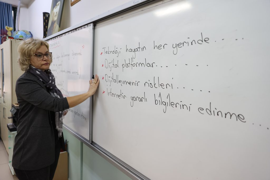 Tüm yurtta olduğu gibi Edirne, Kırklareli ve Tekirdağ'daki okullarda da ilk derste 