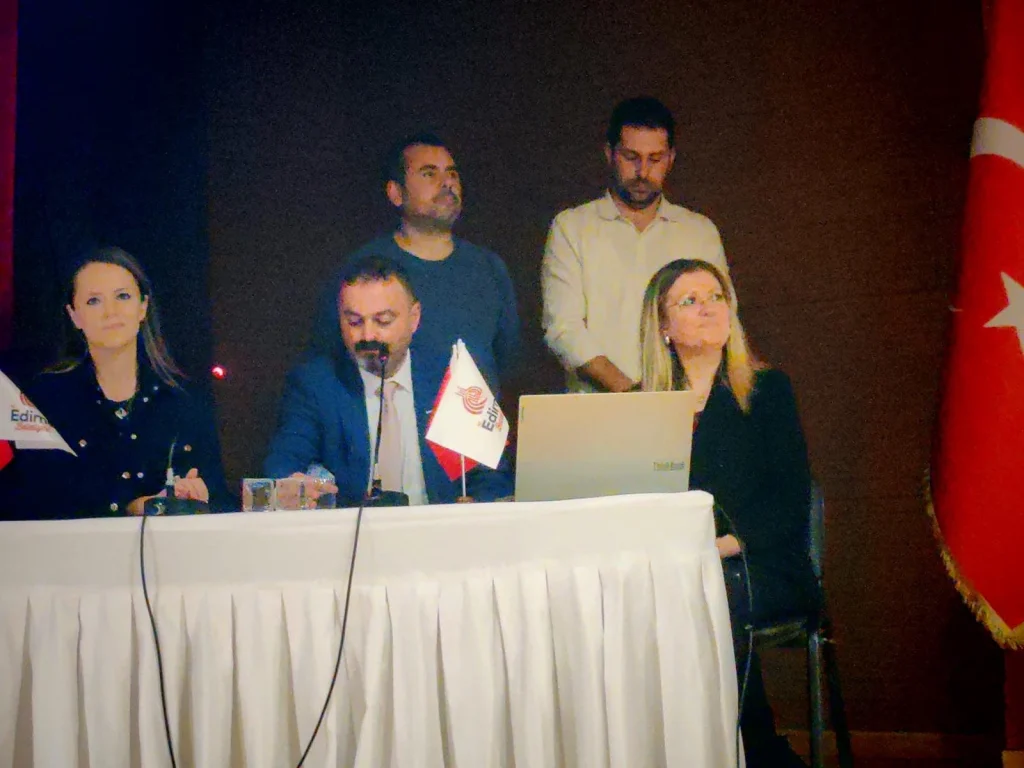 Belediyeden 'budama' savunması