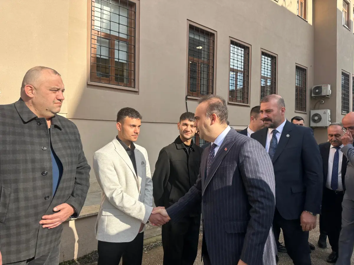 Bakan Kacır'dan MHP'ye ziyaret