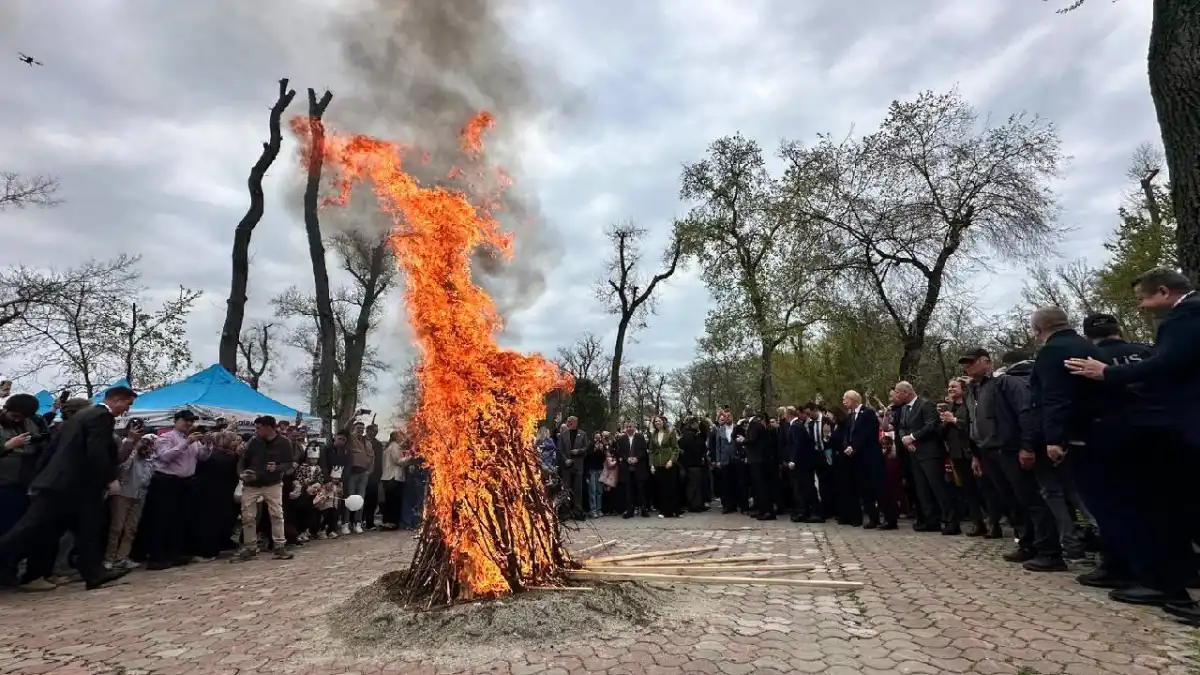Edirne'de Nevruz ateşi yandı, dilekler tutuldu