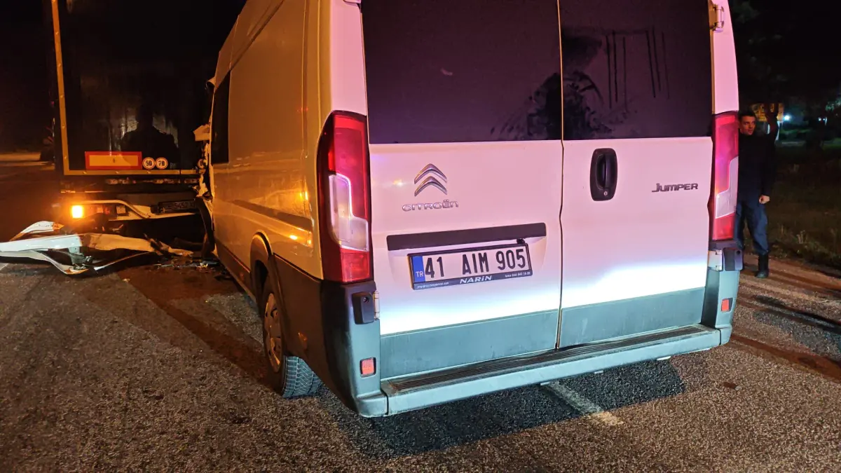 Edirne'de tıra çarpan panelvandaki 1 kişi öldü, 1 kişi yaralandı