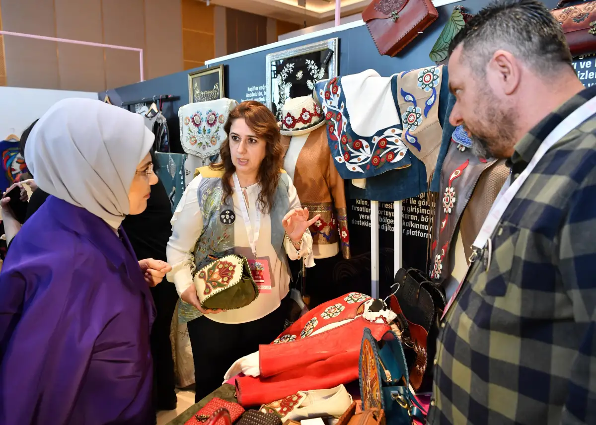 Edirne’nin deri ve saraciye ürünleri Cemre Çarşısı'nda tanıtıldı