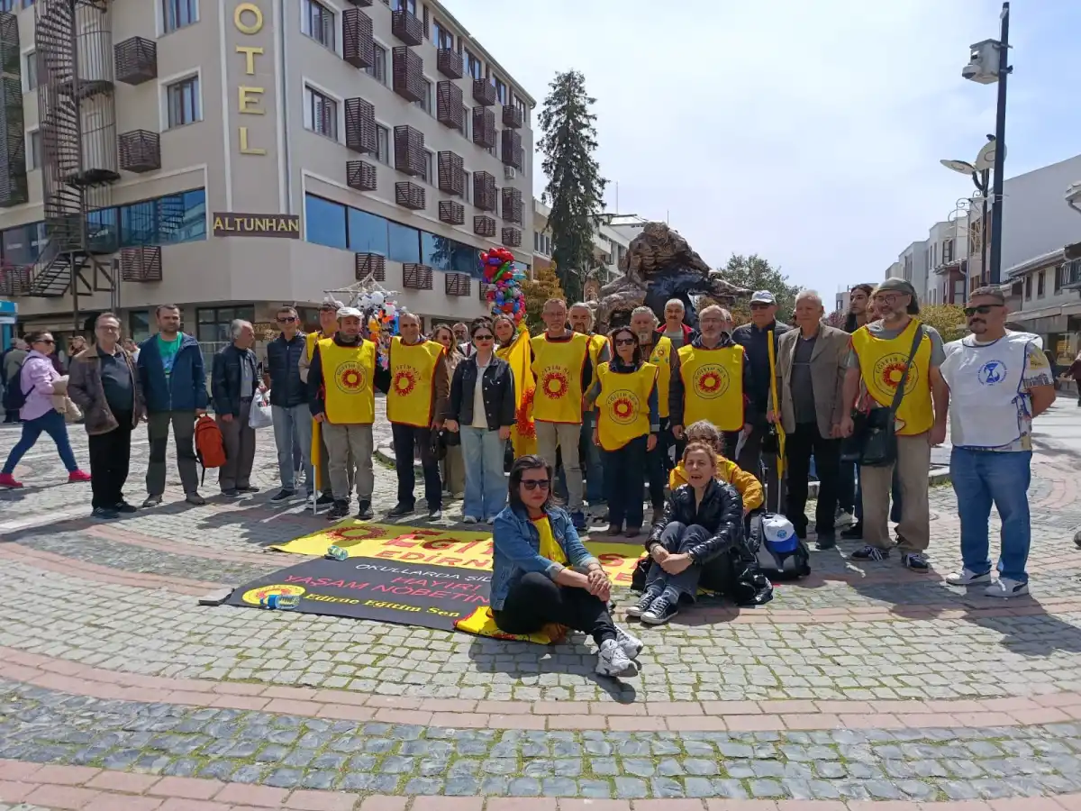 Eğitim-Sen'den 'yaşam nöbetine' devam