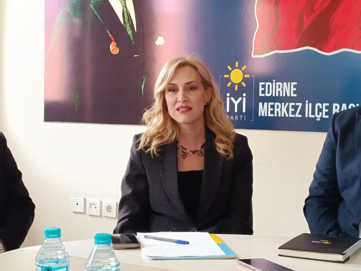 İYİ Parti'li Sayan: 'Liyakat çöktü, sadakat geldi'