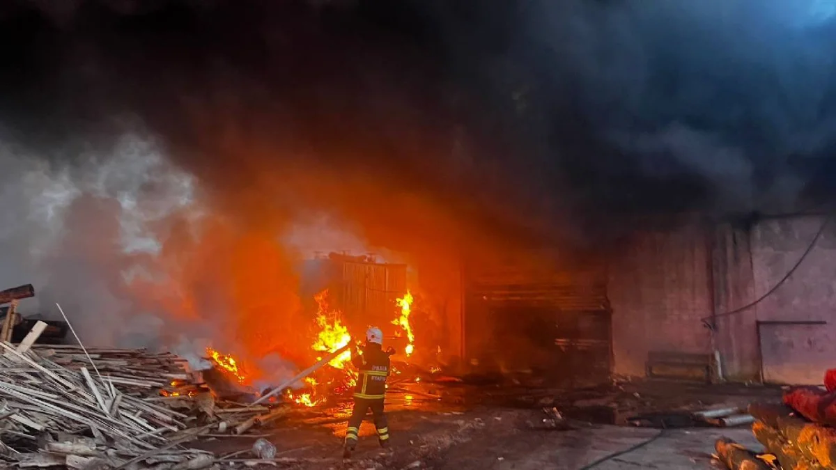 Kereste fabrikasında korkutan yangın!