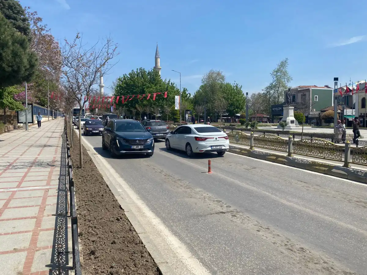 O güzergaha dikkat : Trafik Tek Şeride Düştü