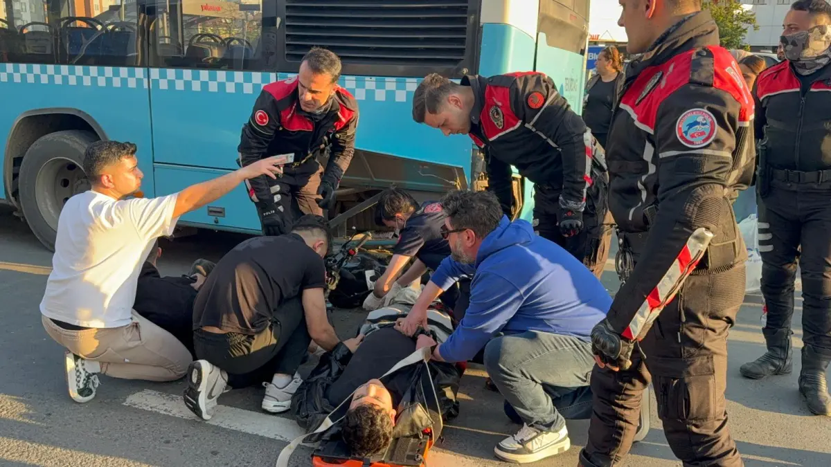 Otobüse arkadan çarpan motosikletteki 2 kişi yaralandı