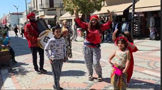 Romanlardan Kakava Daveti: Şehir 9/8'lik Ritimlerle Coştu