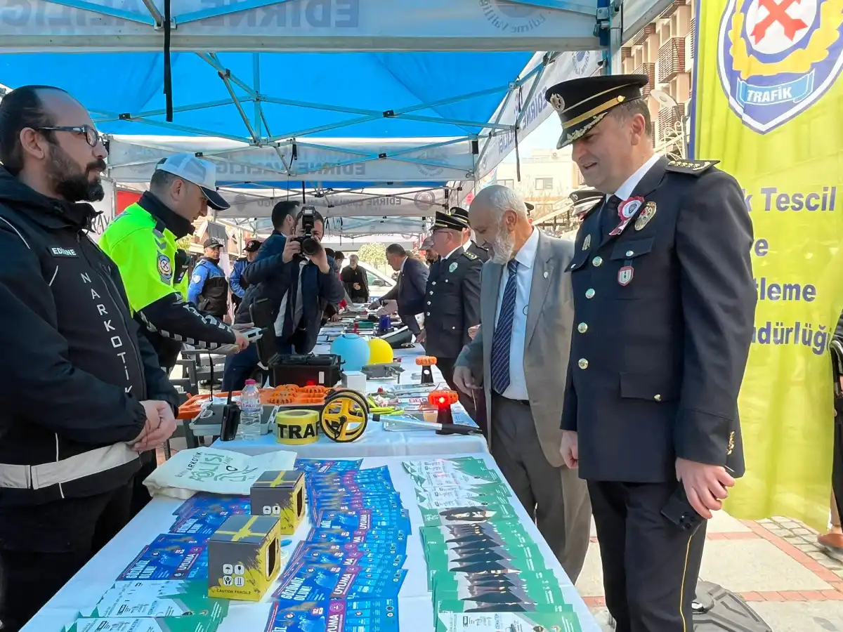 Saraçlar ’da Polis Haftası Etkinliği: Stantlara Yoğun İlgi