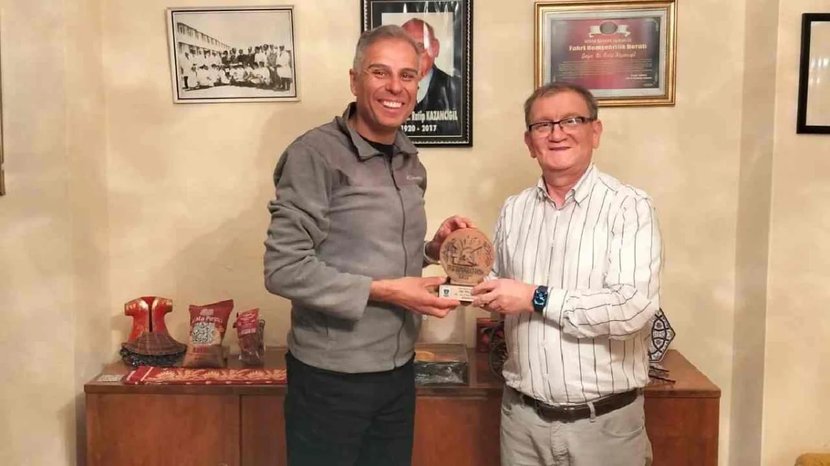 Spor ve kültürü buluşturan jest: Birincilik ödülleri kültür evine bağışladı