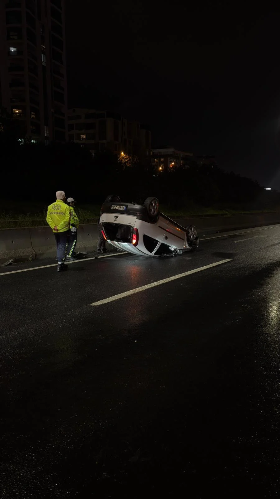 Takla atan otomobilin sürücüsü yaralandı