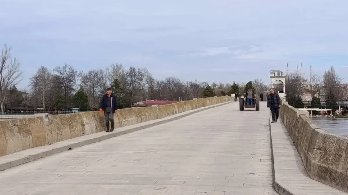 Tarihi Köprülerde Yaz Düzenlemesi