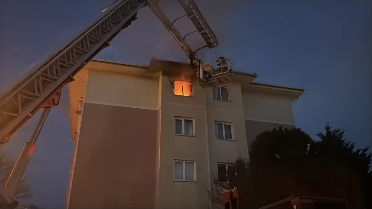 TOKİ'de yangın paniği: Daire kül oldu