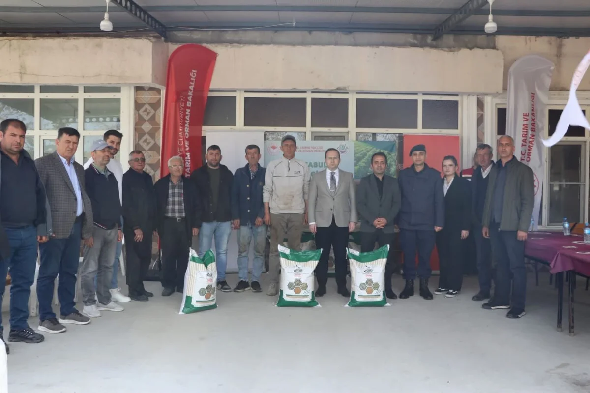 Üreticilere kuru fasulye tohumu dağıtıldı