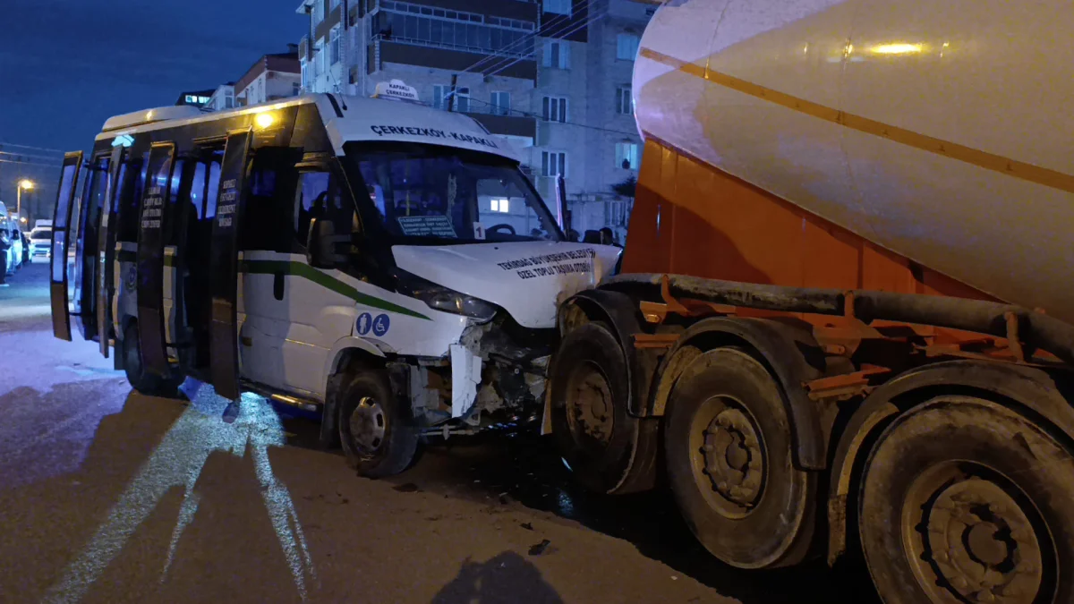 Zincirleme trafik kazasında 9 kişi yaralandı