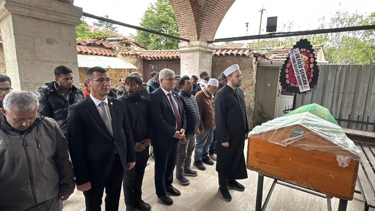 14 Yaşındaki Gizem Özdemir Gözyaşlarıyla Uğurlandı