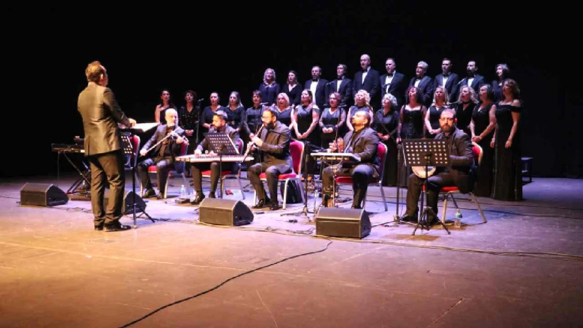 43 Yıllık Marangoz Sahnede Solist Oldu