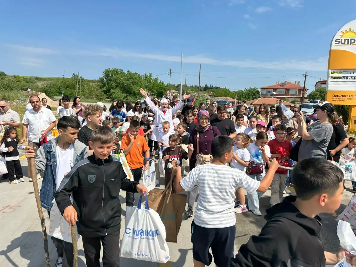 “500 Yıllık Geleneğe Kurabiyeci Dede’den Tatlı Destek”