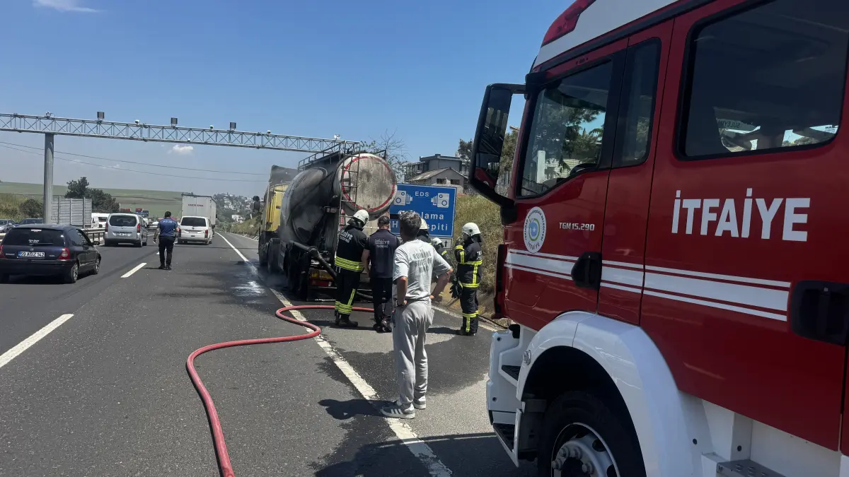 Alevlere Teslim Olan Çimento Kamyonu Korku Dolu Anlar Yaşattı