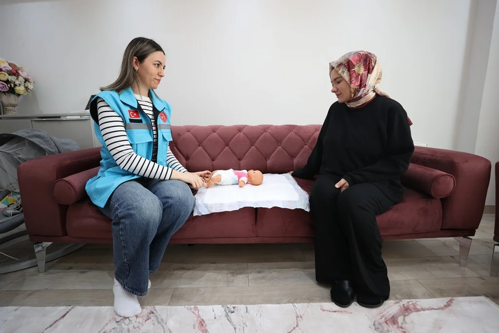 Anne adaylarına 'ebe' eli: Evde eğitim ve tam destek