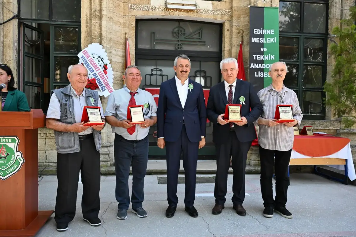 Edirne Valisi Sezer geleneksel pilav günü programına katıldı
