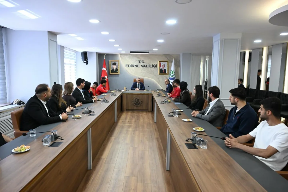 Edirne Valisi Sezer milli sporcularla bir araya geldi