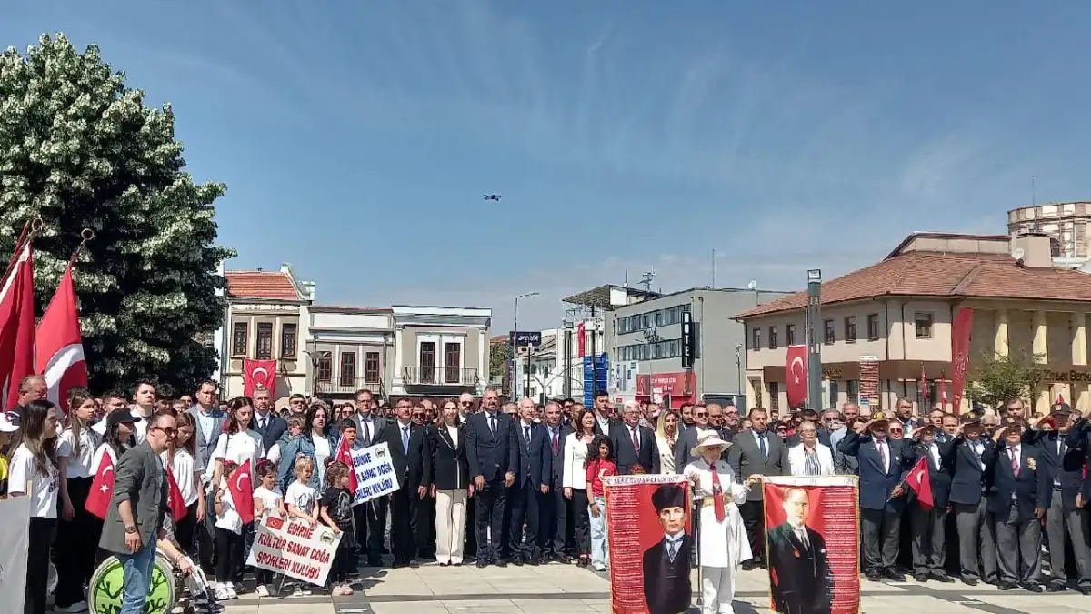 Edirne’de 19 Mayıs Coşkusu Anıtta Taçlandı