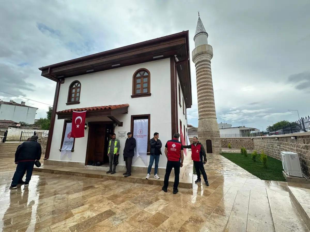 Edirne'de asırlık 'hüzünlü' minare cemaatine kavuştu!