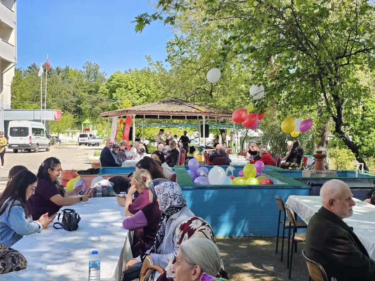 Edirne’de huzurevi sakinleri Hıdırellez'i kutladı