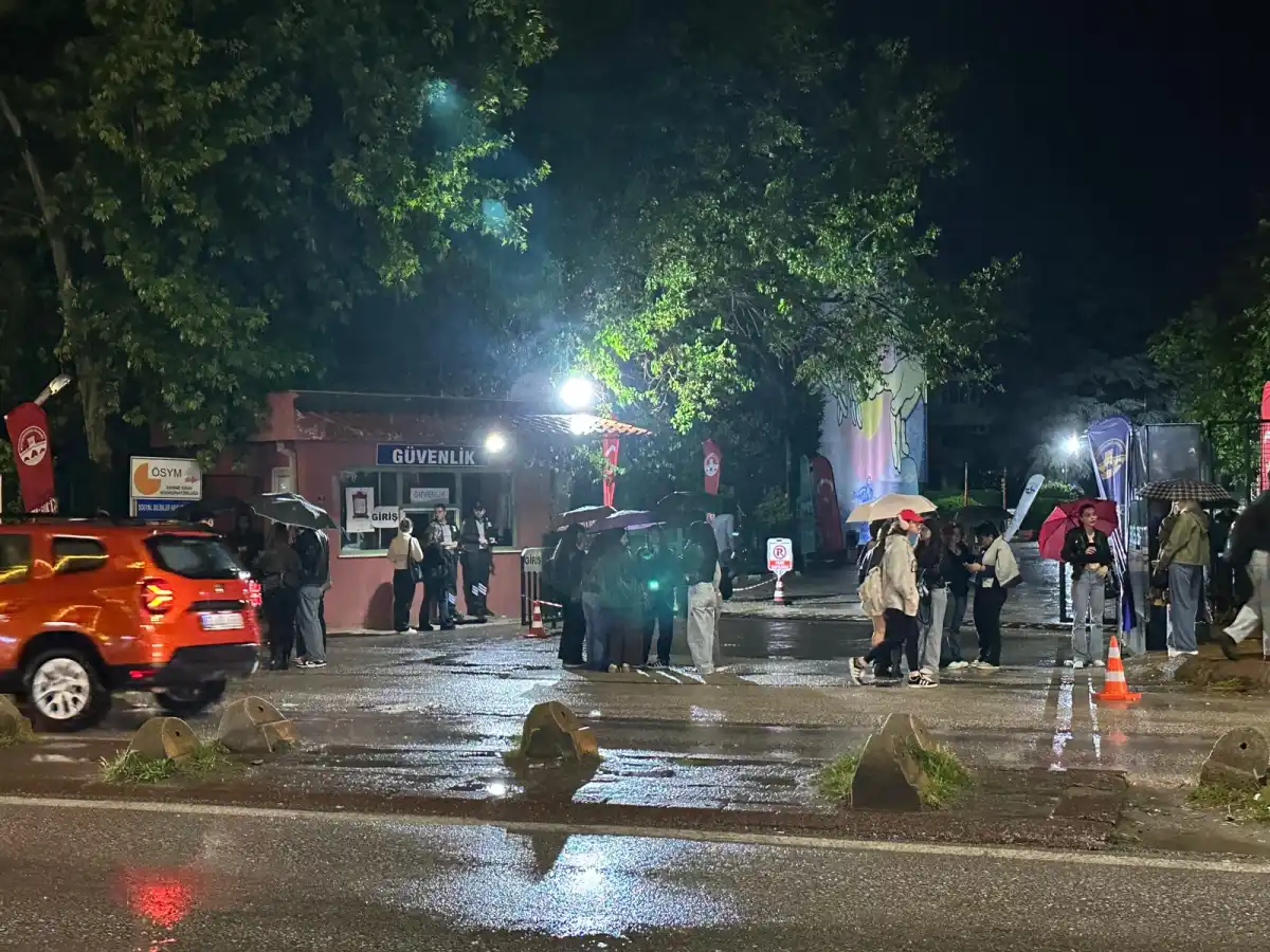 Edirne'de merakla beklenen konsere yağmur engeli!