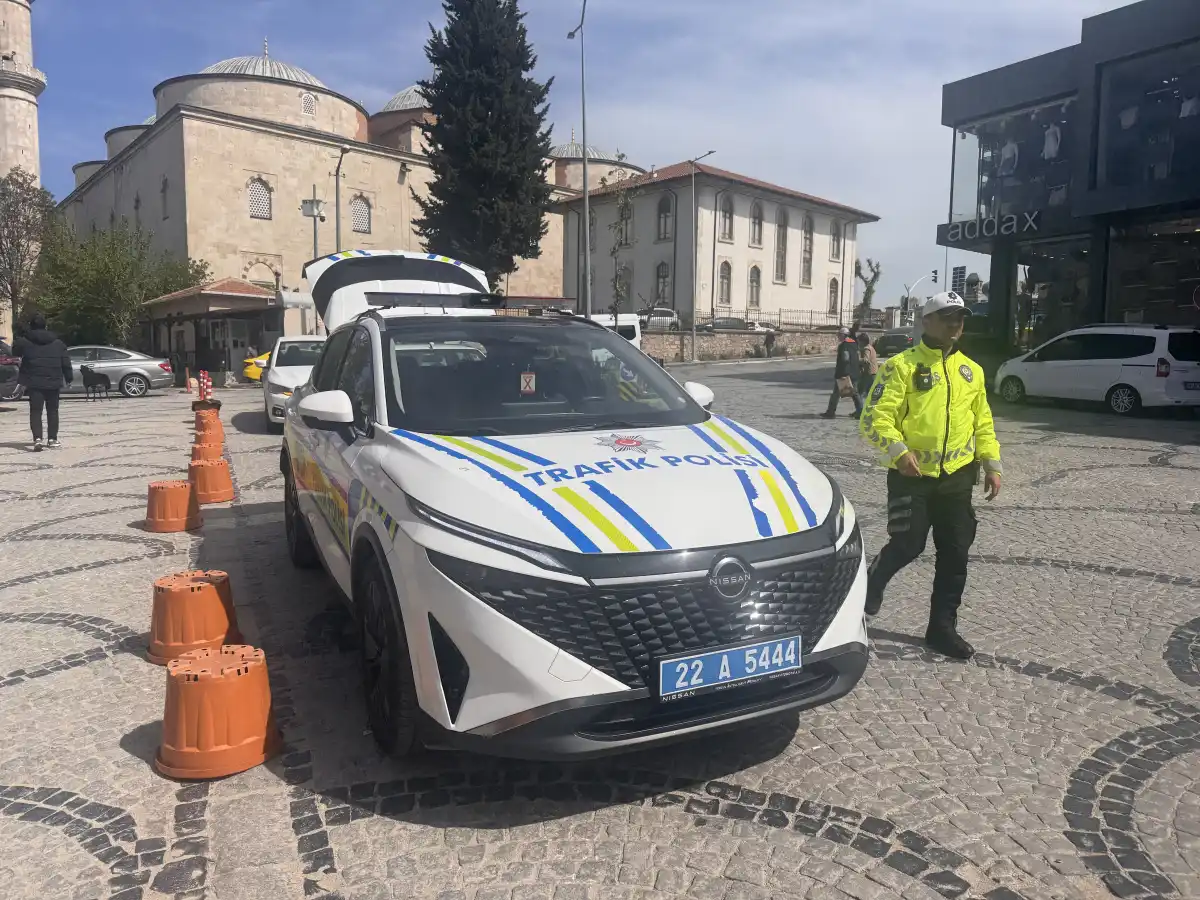 Edirne'de polis ekiplerince trafik denetimi yapıldı