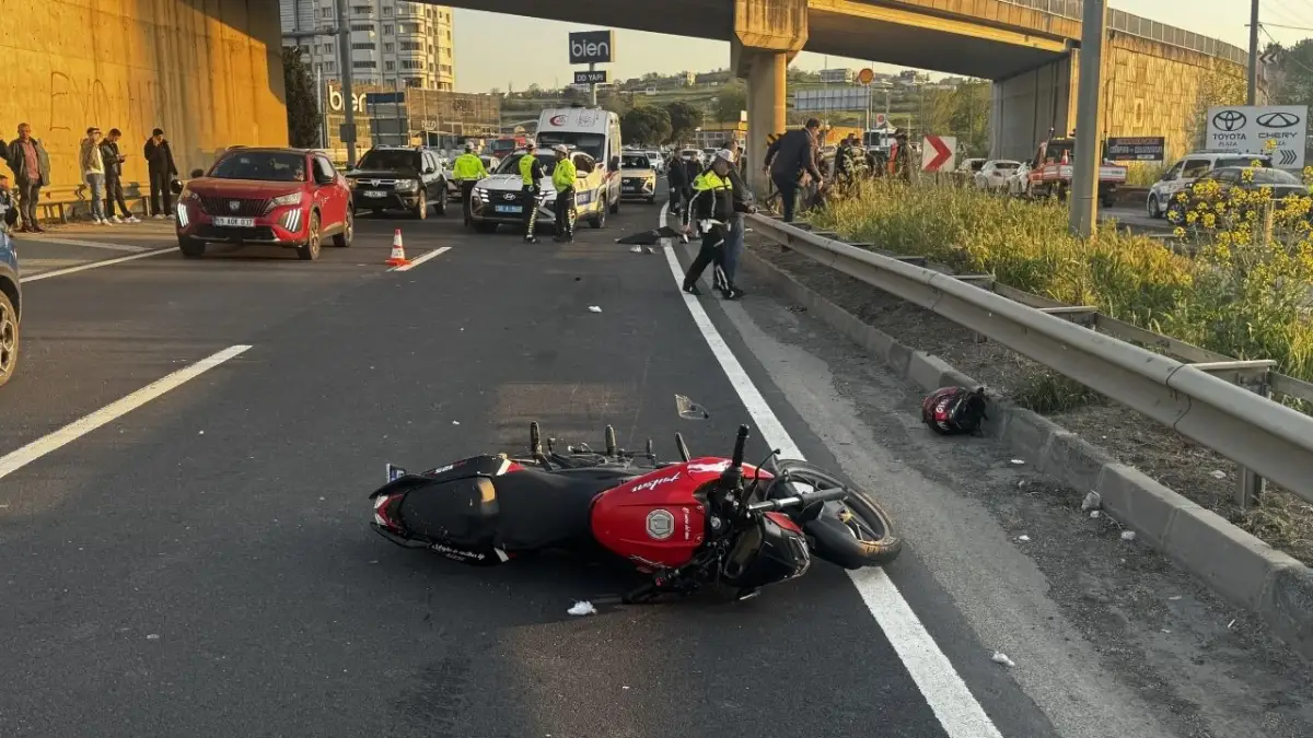 Feci kazada motosiklet bariyerlere çarptı: 1 ölü, 1 yaralı