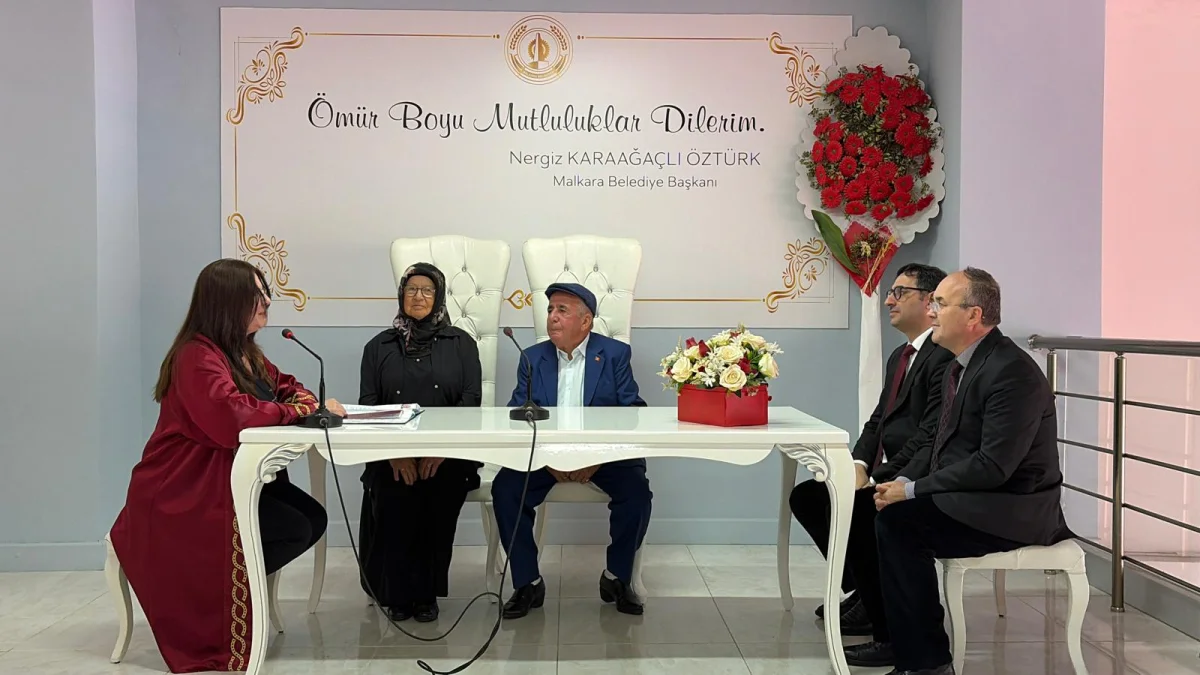 Huzurevinde tanışan çift evlendi