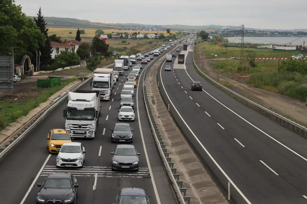 İstanbul-Tekirdağ kara yolunda bayram yoğunluğu