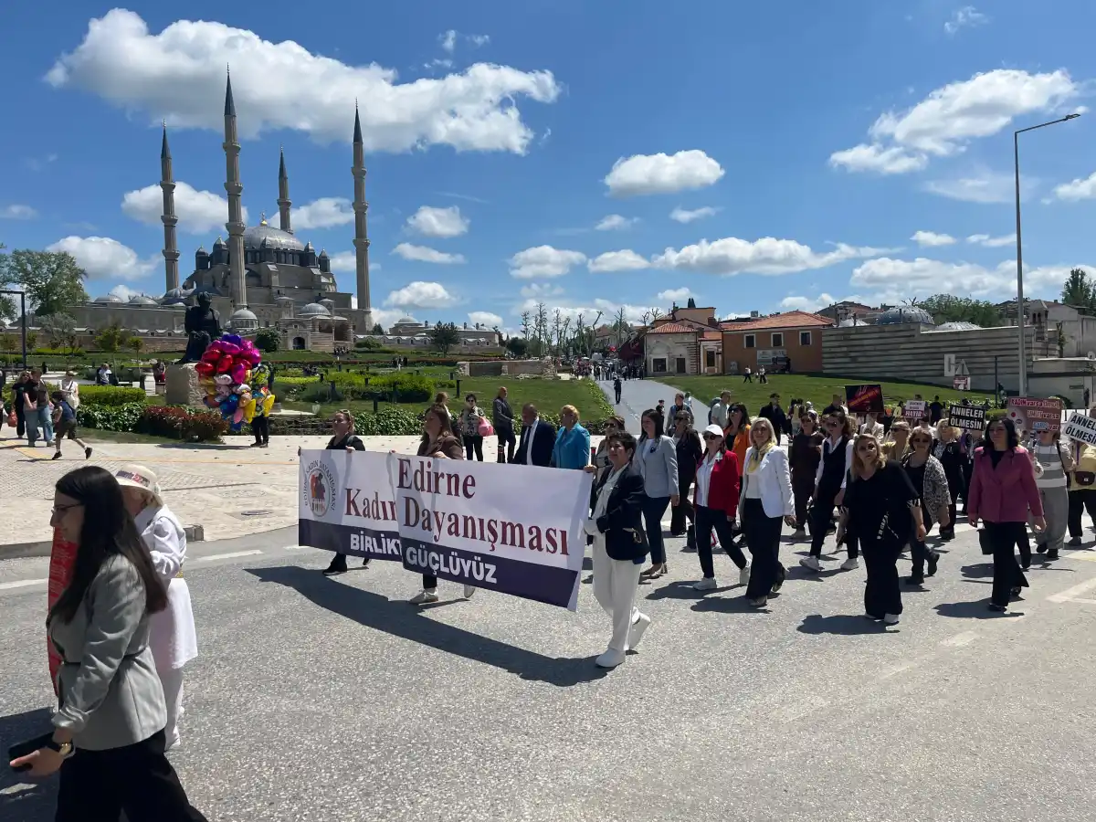Kadınlardan Anneler Günü'nde dayanışma yürüyüşü