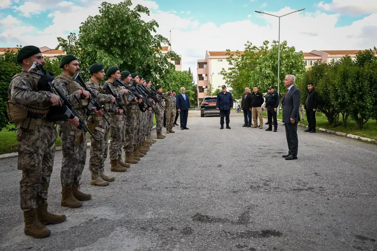 Kırklareli Valisi Turan, özel harekat polisleri ile bir araya geldi