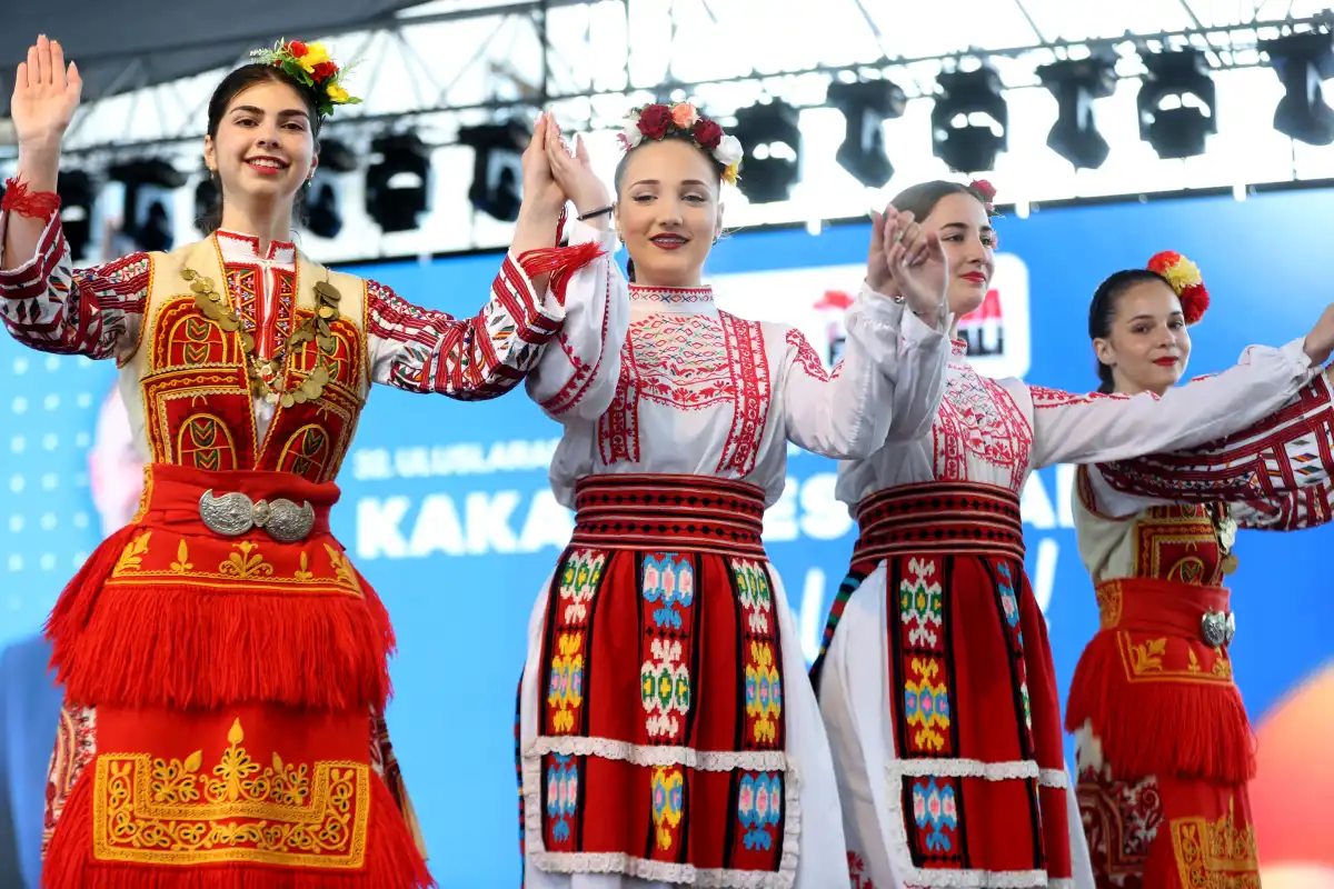 Kırklareli'nde komşu ülke Bulgaristan dans toplulukları gösterilerini sahneledi