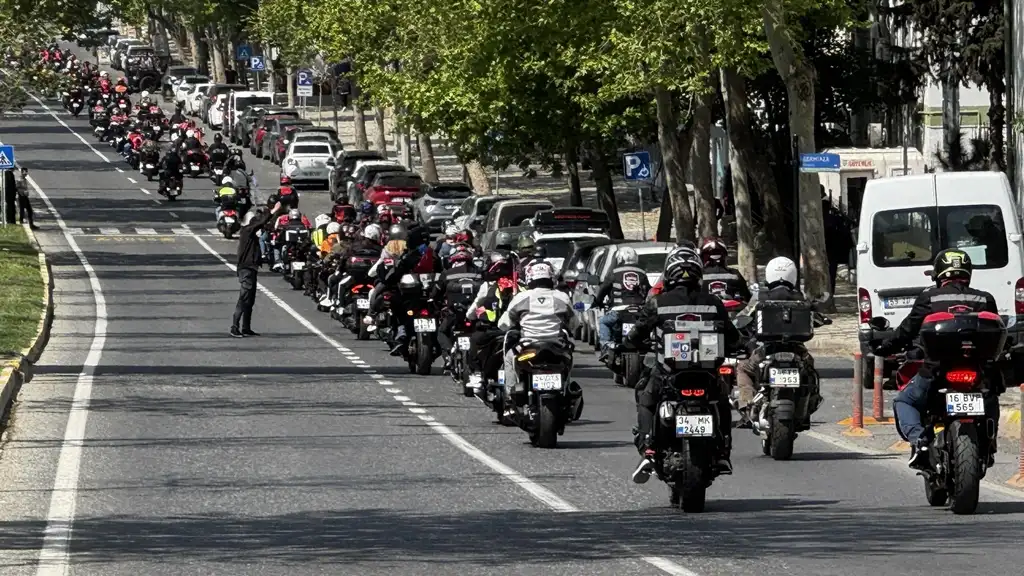Motosiklet tutkunlarından Anneler Günü jesti