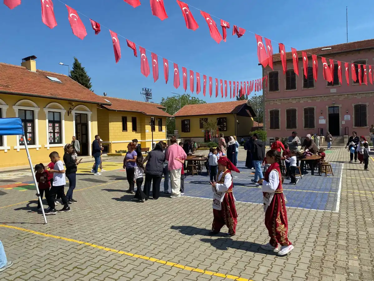 Mustafa Necati İlkokulu’ndan Renkli Dayanışma Günü