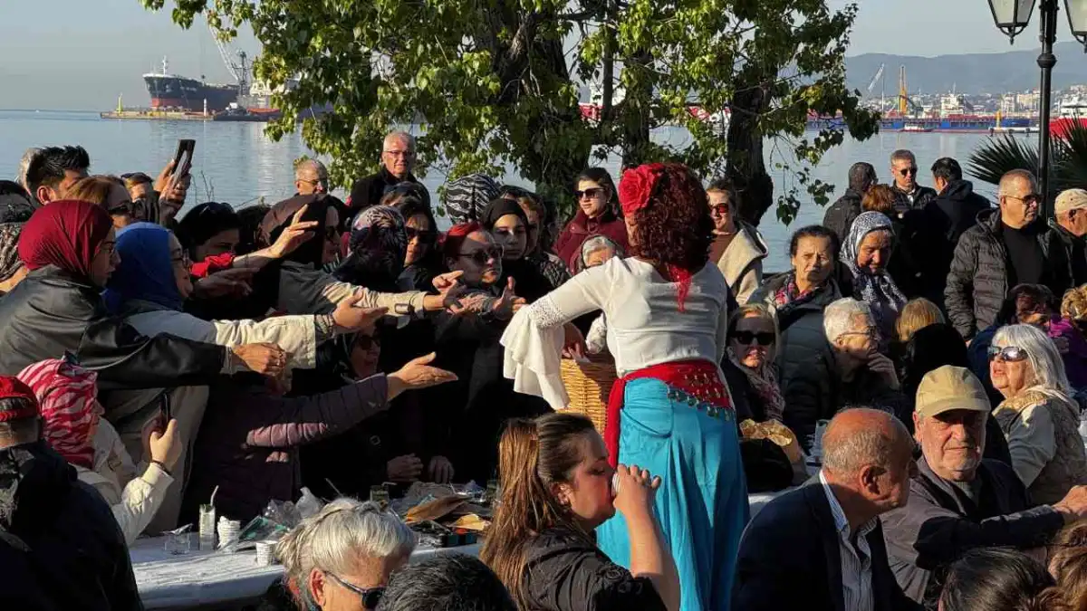 Sahilde Hıdırellez Şöleni: Dilekler Denize Bırakıldı