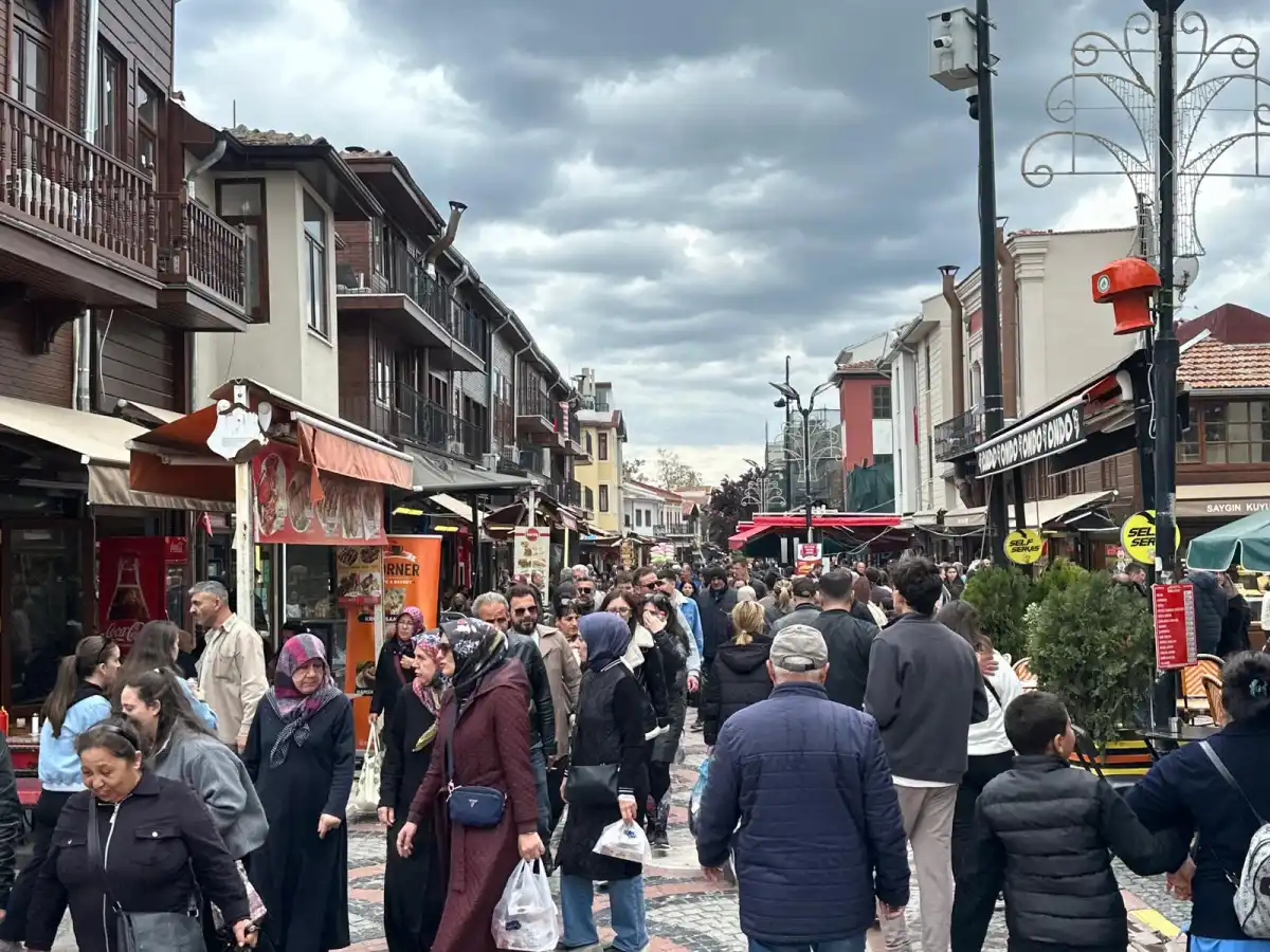 Saraçlar Caddesi'nde hareketli saatler