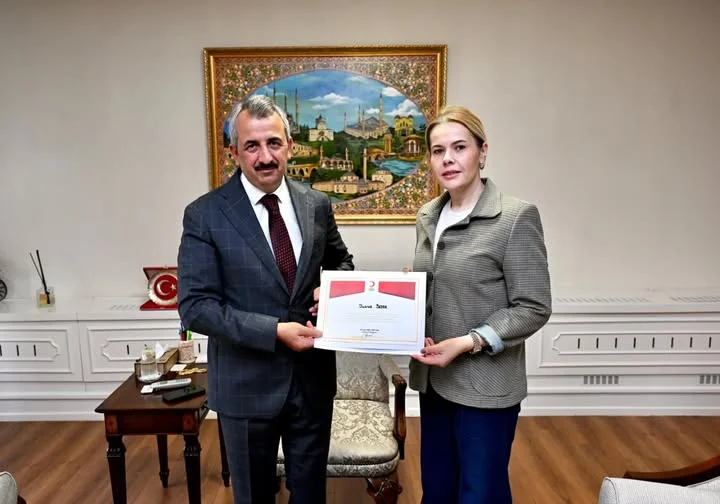 Sezer, Kurban Vekaletini Kızılay’a Emanet Etti