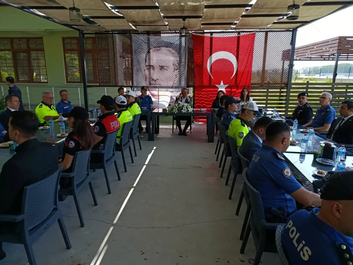 Vali Sezer’den Bayramda Asker ve Polise Moral Ziyareti