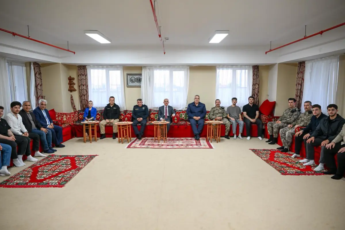 Validen Öğrencilere Destek Ziyareti