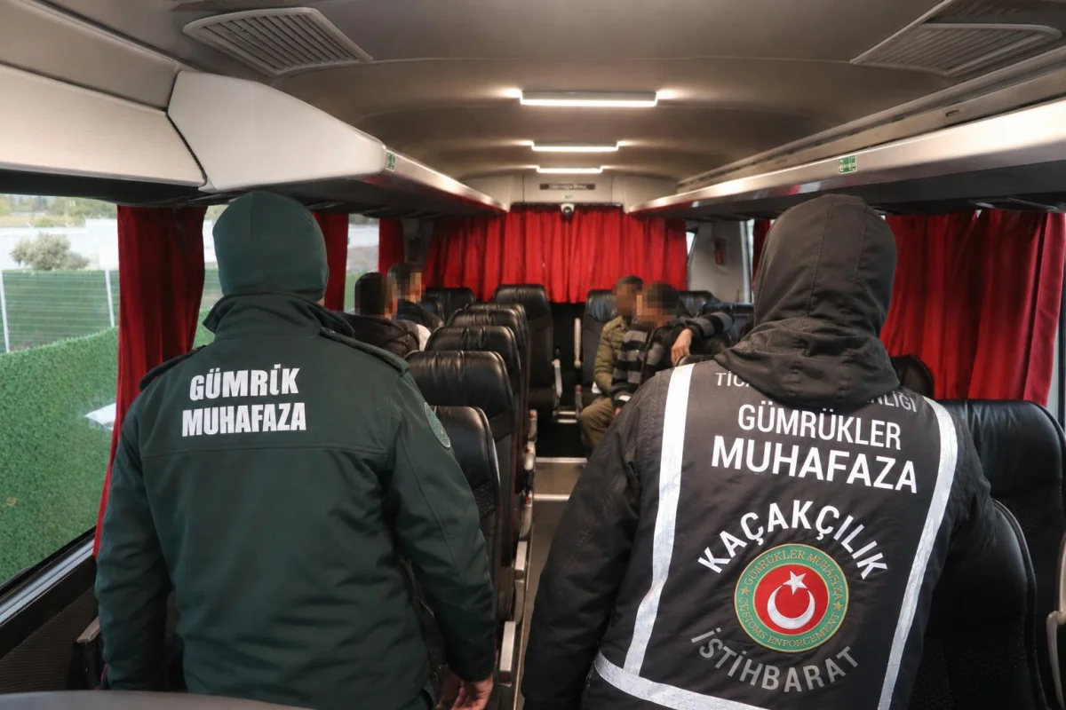 Yanlış otobüse binince  sınır kapısında yakalandılar
