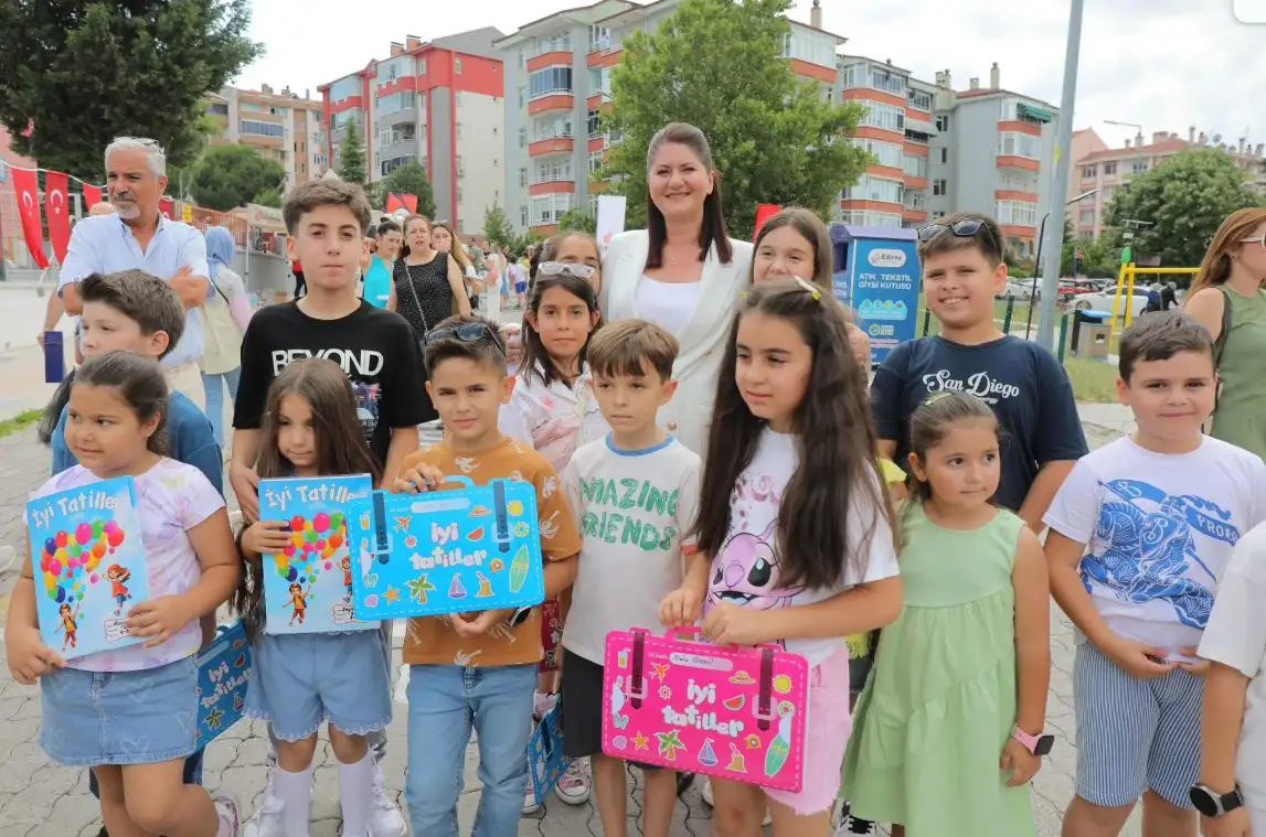 Başkan Gencan, Karne Gününde Çocuklarla Güvenli Sokakta Buluştu