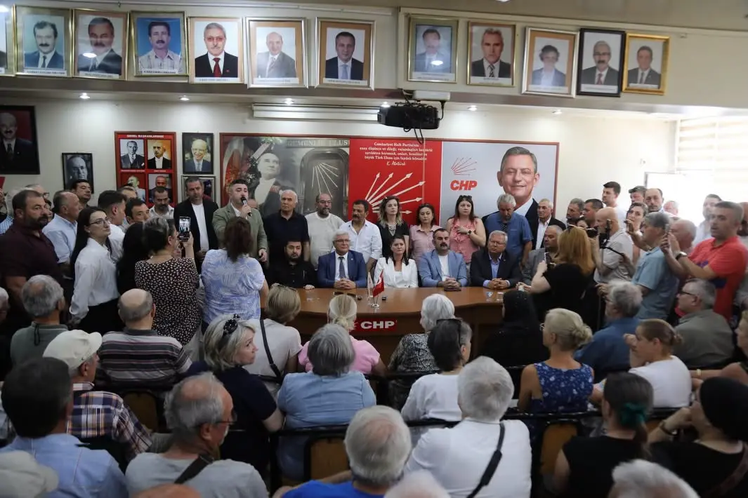 CHP’den Özcan’a Sert Tepki: “Bu Geçişin Arkasında Hangi Pazarlıklar Var?”